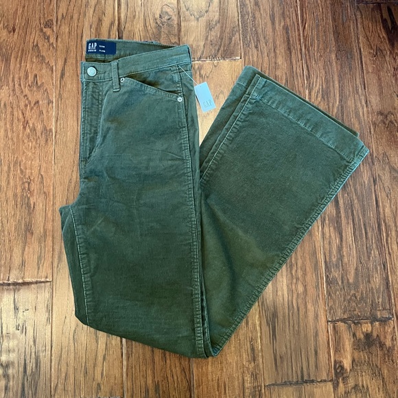 NWT GAP green corduroy flare pants size 8 / 29r - Picture 1 of 6